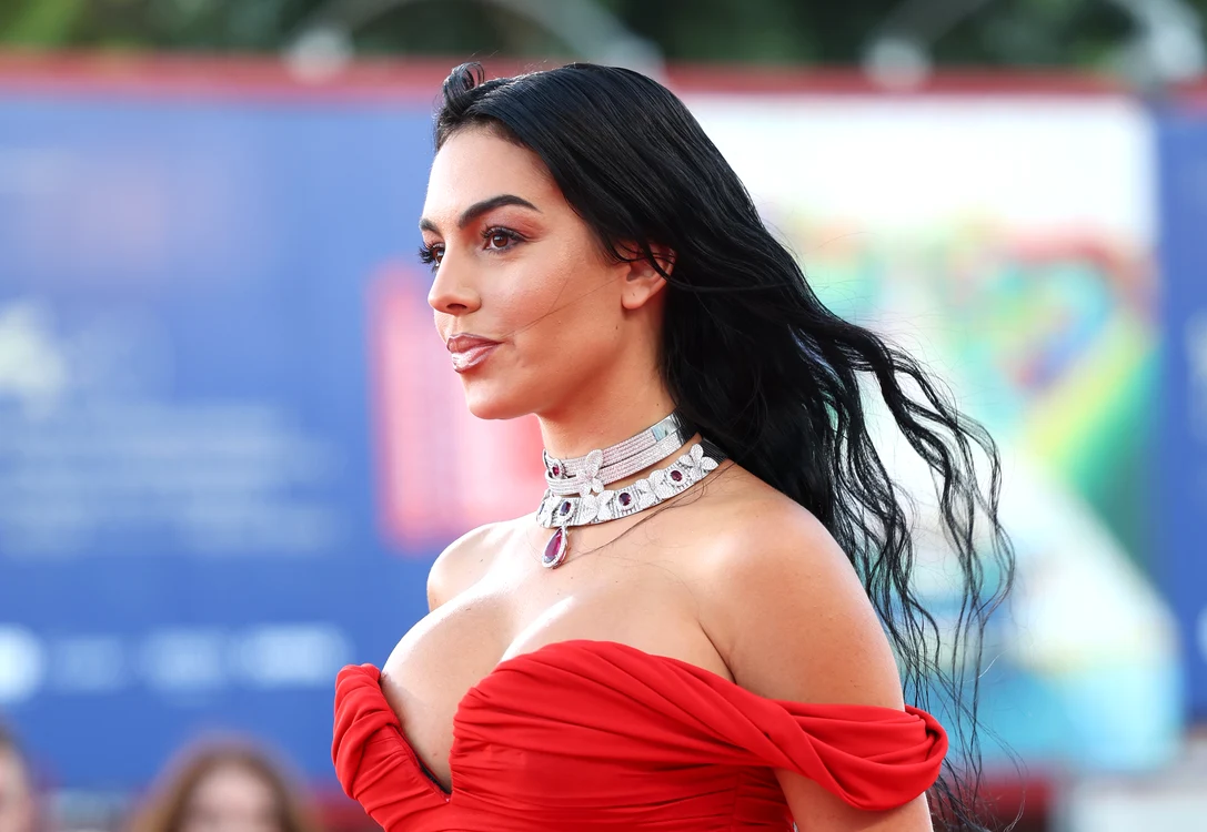 Georgina Rodriguez pe covorul roșu de la Veneția, 2023, Foto Getty