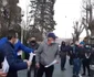 Protest anti - restricţii la Râmnicu Vâlcea în faţa Prefecturii Foto Adevărul