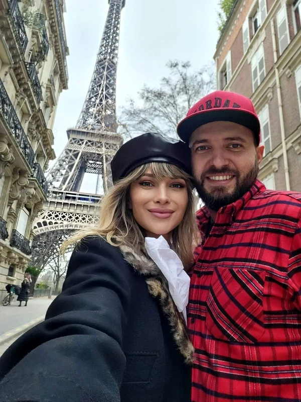 lora paris jpeg