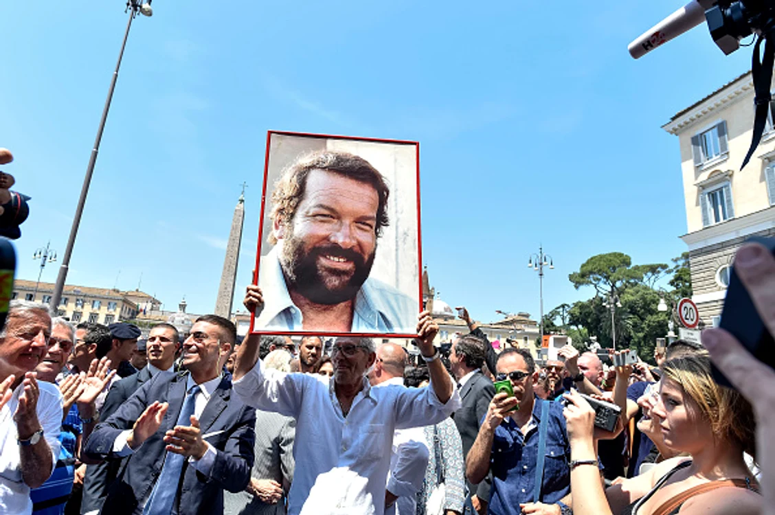 Italienii și-au luat adio cu lacrimi în ochi