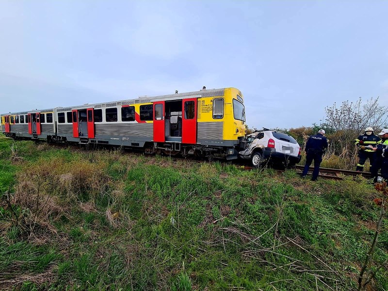 Tragedie în a doua zi de Paşte. Un bărbat a murit după ce autoturismul pe care îl conducea a fost spulberat de un automotor în Timiș