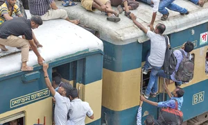 24 pe glob foto 3 2 col profimedia 0374901294 jpeg