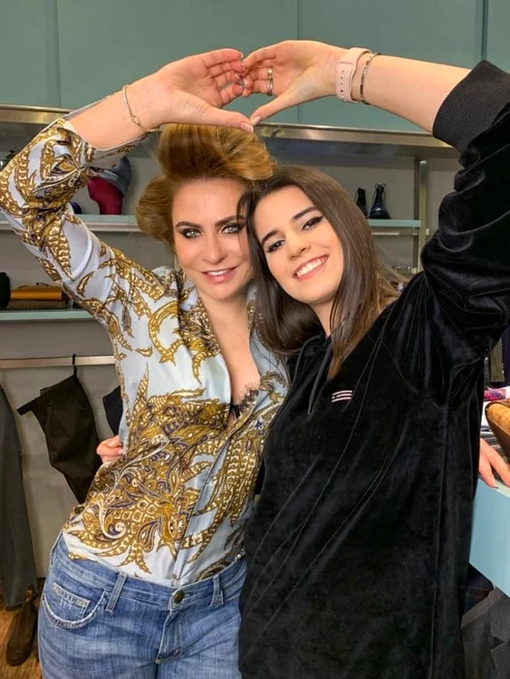
    Adina Buzatu și fiica ei, Sarafoto: arhivă personală  