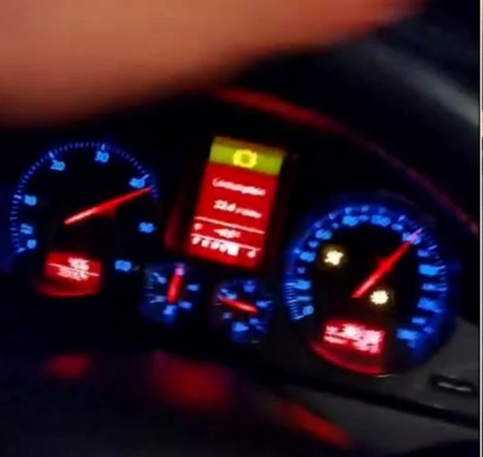 Tânărul s-a filmat în timp ce conducea mașina cu 140 km/h Captură Video: ePitești.ro