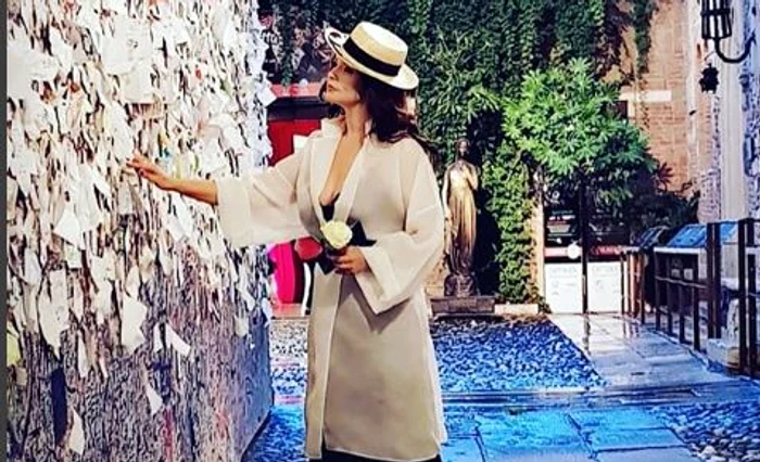 
    Andreea Marin, pe străzile din VeronaFoto: arhivă personală  