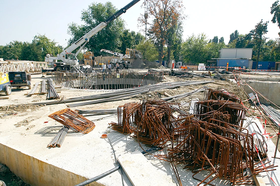 Peste 7.100 de tone de  armtur de fier beton  vor intra în pereii i  pilonii de susinere