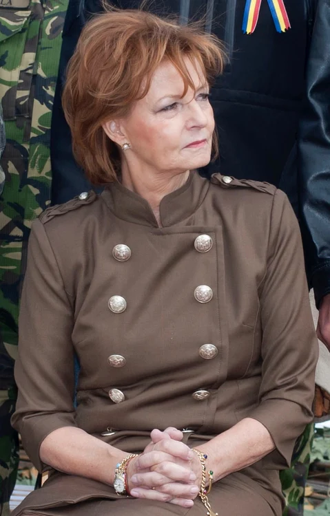 Majestatea Sa Margareta Crucea Caraiman tunica militara rochie army (1) jpeg
