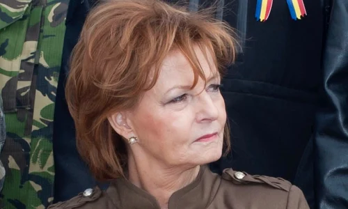 Majestatea Sa Margareta Crucea Caraiman tunica militara rochie army (1) jpeg