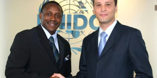 Cornel Feruţă (dr.), alături de directorul general al Organizaţiei Naţiunilor Unite pentru Dezvoltare Industrială, Kandeh K. Yumkella