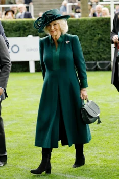 Regina Camilla, apariție elegantă sâmbătă