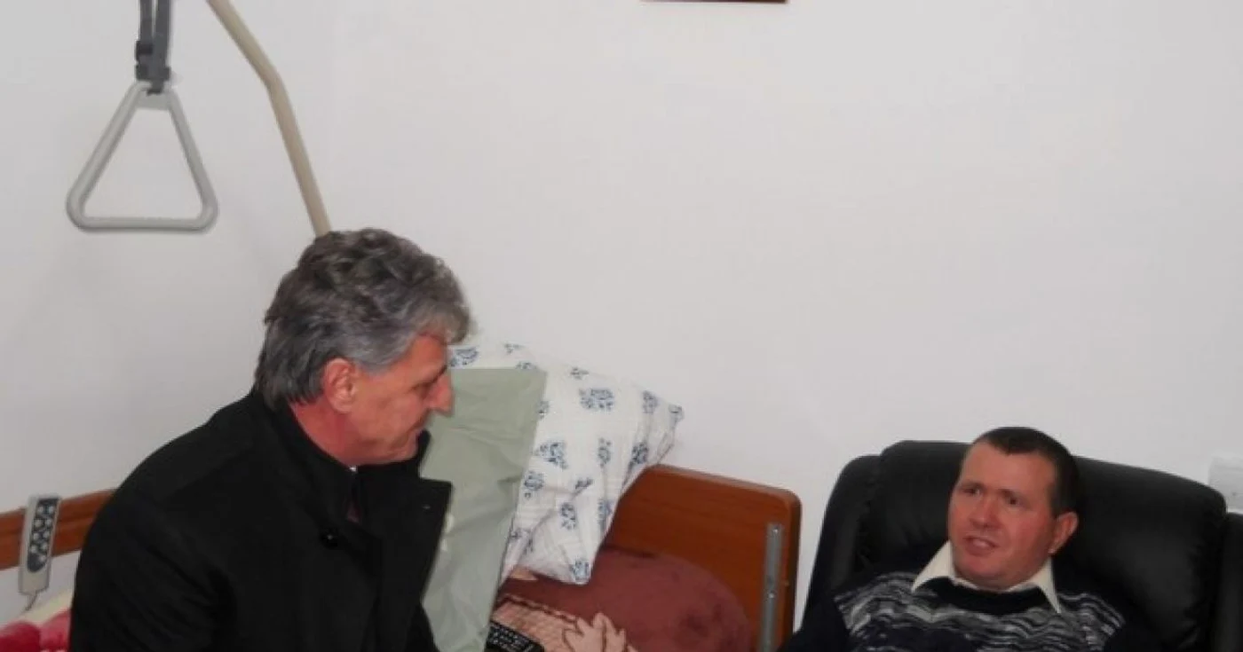 Florinel Enache a fost vizitat acasă de ministrul Mircea Duşa  FOTO: Cătălina Crintea