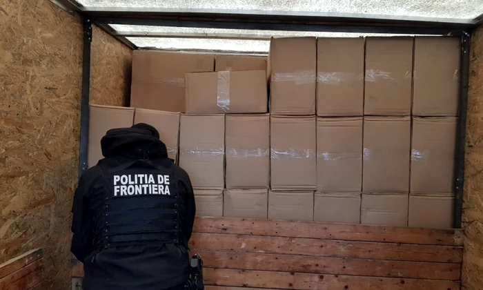 Poliţia de Frontieră a descoperit ţigările de contrabandă                      FOTO: Poliţia de Frontieră