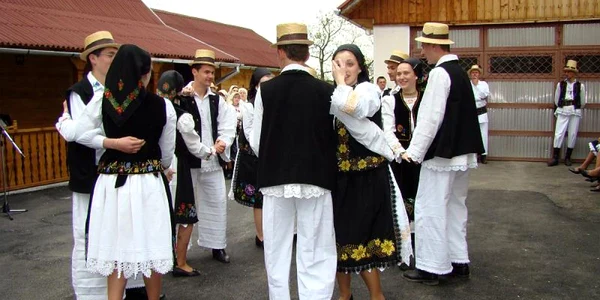 Danţul la şură va avea loc acasă la Dumitru Dobrican