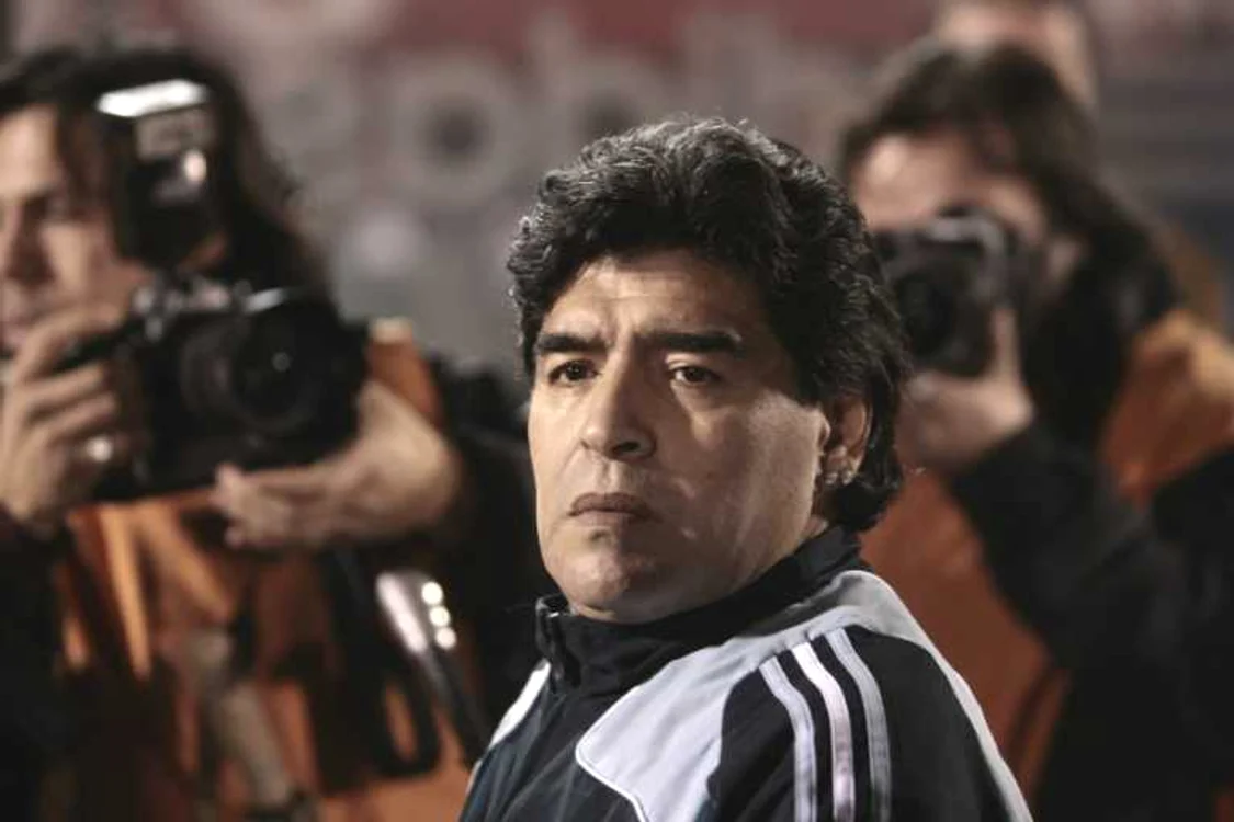 
    Selecţionerul Argentinei este criticat pentru eşecurile consecutive care ar putea lăsa acasă Argentina la Mondialul de anul viitor.  