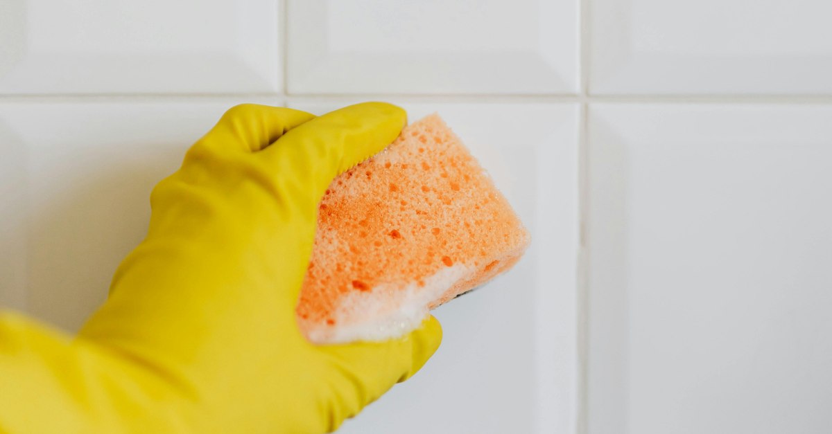 Cu ce poți curăța faianța din baie de calcar și pete. Va arăta mereu ca nouă