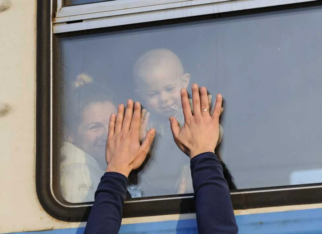 Imagini cu copiii ce fug din Ucraina
