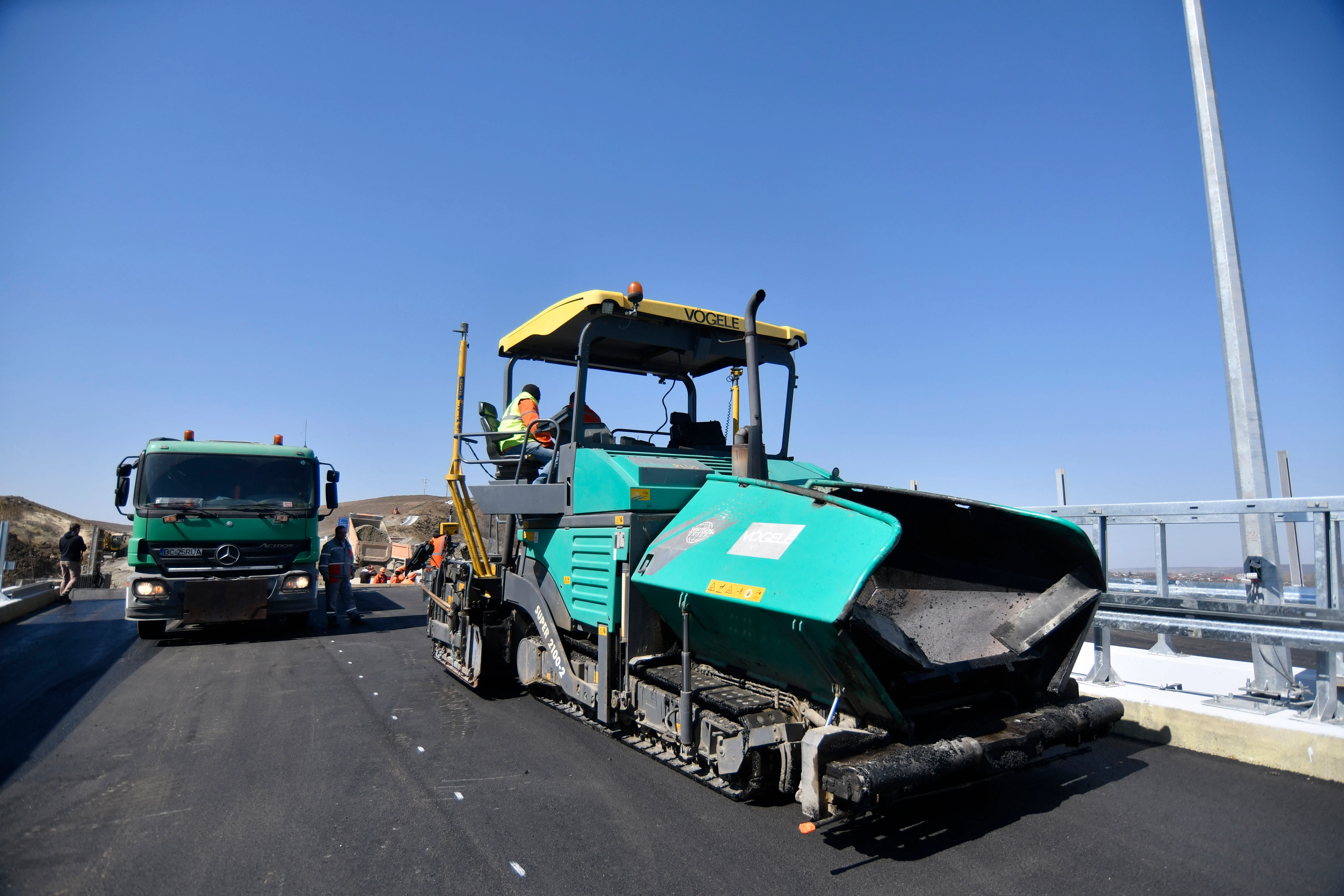 Șocul prețurilor pe autostrăzi. Scumpirea bitumului ar putea bloca lucrările la drumurile României