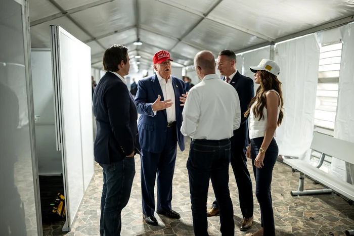 Trump, vizită la centrul de detenție pentru migranți Alcatraz Alligator FOTO Profimedia