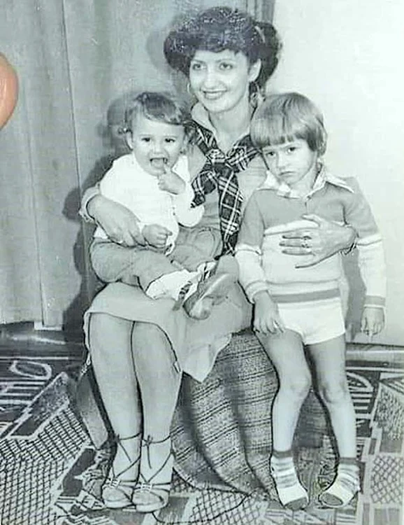 
    Băieții artistei, în studioul  emisiunii lui Cristi Brancu  