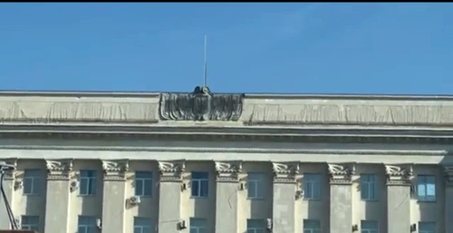 Steagul rusesc a fost îndepărtat de pe clădirea administrativă din Herson FOTO Captură Video 