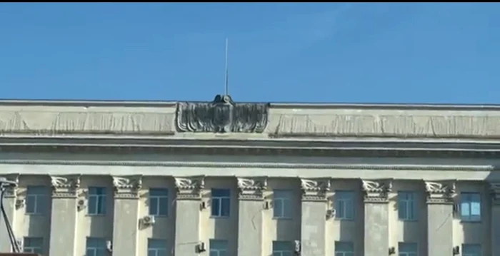 Steagul rusesc a fost îndepărtat de pe clădirea administrativă din Herson FOTO Captură Video
