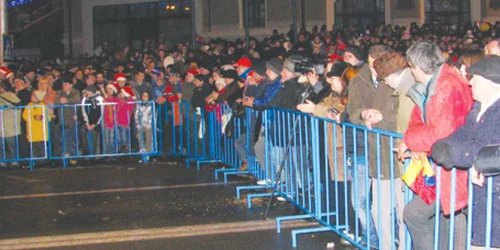 Oamenii n-au priceput ce se întâmplă pe scenă, în schimb au admirat artificiile