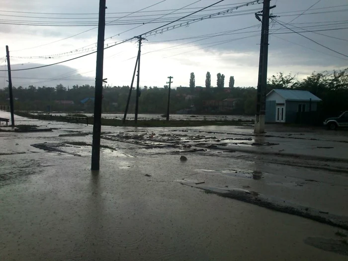Multe terenuri agricole au fost acoperite de ape. Foto: Adevărul