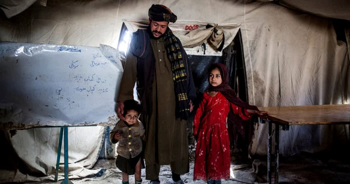 Naghma trăieşte alături de familiei ei într-o tabără de refugiaţi din Kabul FOTO nytimes.com