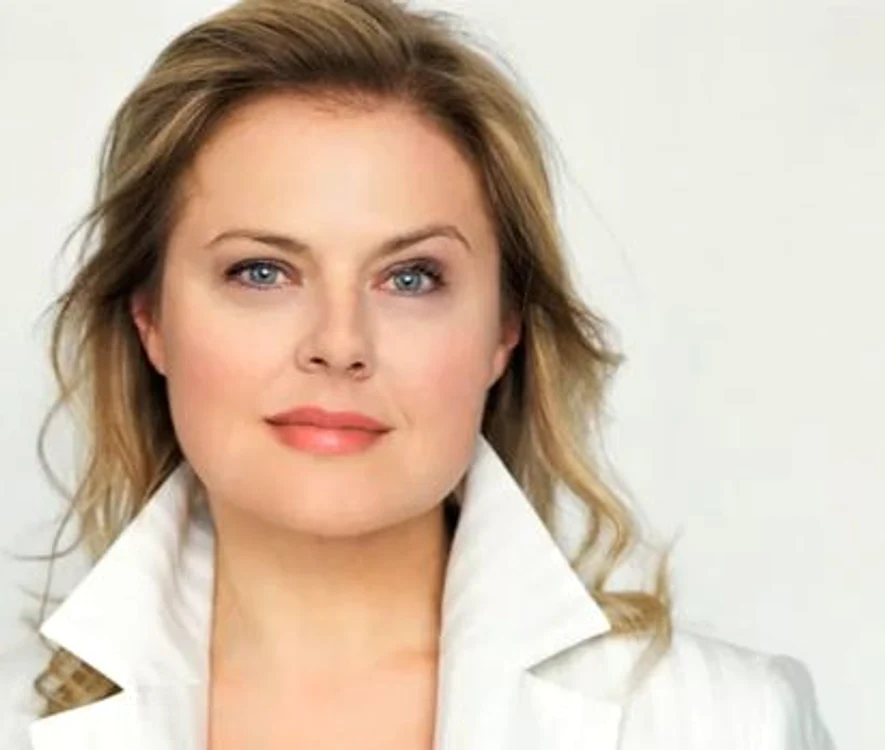 Ildiko Raimondi a fost aleasă să cânte noul imn al Austriei ( foto:captură youtube)