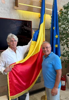 Eric Roberts și Silviu Zetea, proprietarul brandului românesc Zetea, premiat și el la gala I Success de la Veneția, de duminică 31 august foto: Click!