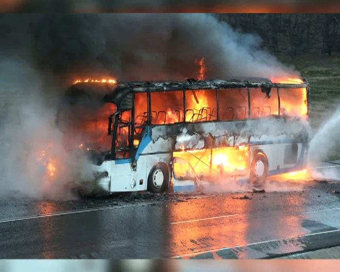 Când a izbucnit focul, în autocar se aflau patru pasageri