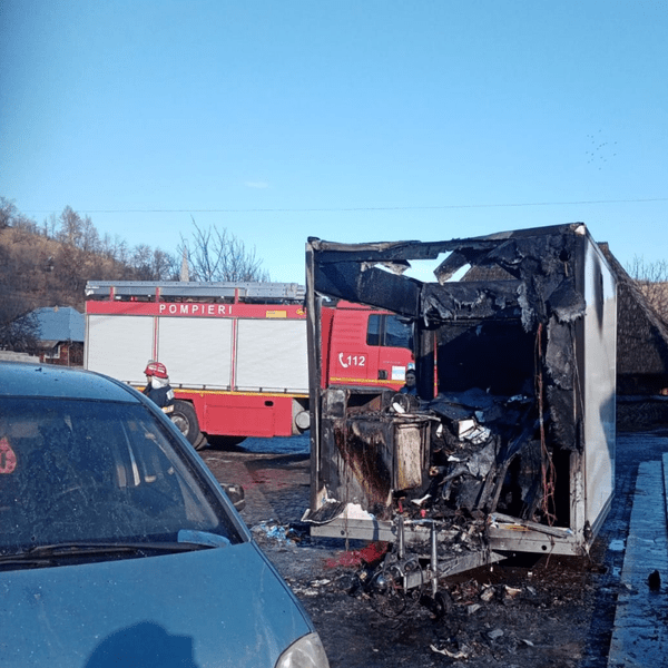 Momentul în care o rulotă tip fast-food explodează la Botiza, surprins de camere VIDEO