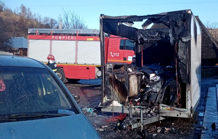 Explozia a avut loc din cauza unei butelii FOTO ISU Maramureș