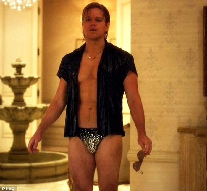 
    Matt Damon, cu slipi tanga în „Behind the Candelabra“  