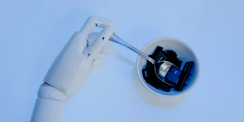 Inteligenta artificiala AI robot mana bol mancare taste lingura FOTO Pexels / Tara Winstead
