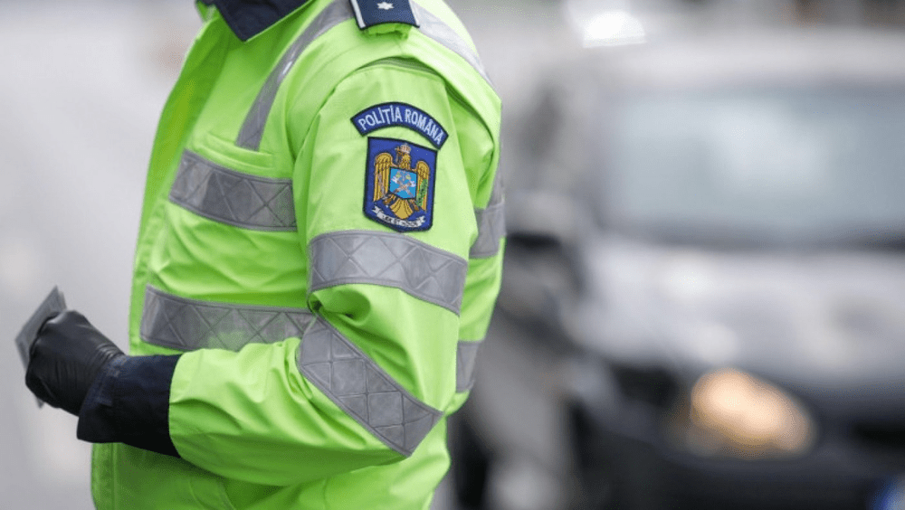 Peste 300 de permise auto reținute de polițiști în prima zi a anului