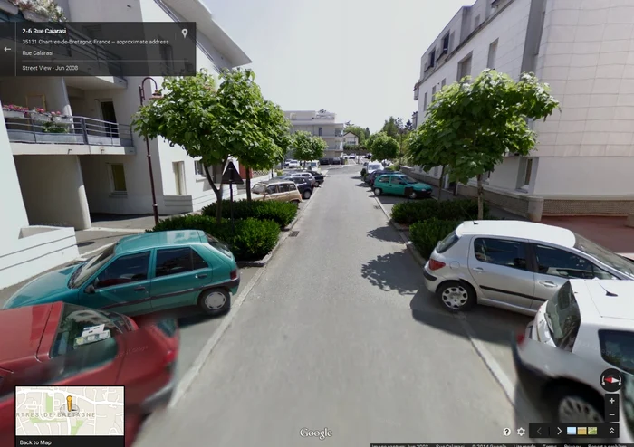 Strada Călăraşi din Chartres de Bretagne e curată şi bine întreţinută