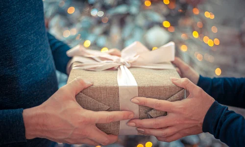 gift 4669449 1920 jpeg