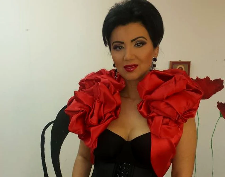 Adriana Bahmuţeanu a ieşit la restaurant îmbrăcată provocator foto: arhiva personală