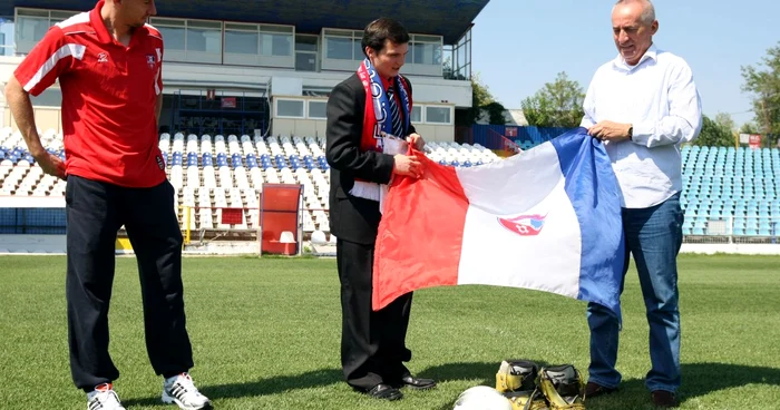 Tiberiu Pintilie, în momentul preluării steagului de la Marius Stan