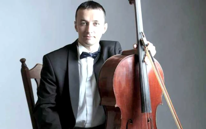 „Violoncelistul Răzvan Suma a fascinat publicul prin talentul, sensibilitatea şi inteligenţa sa“ - astfel îl caracteriza renumita publicaţie germană Das Orchester FOTO: ziare.com