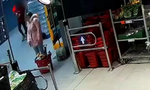 Portofel pierdut  Hoții au furat banii de pe card! mp4 thumbnail png