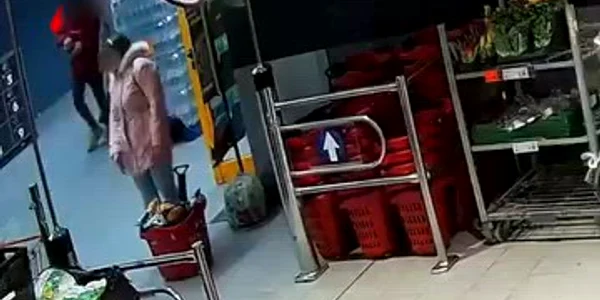 Portofel pierdut  Hoții au furat banii de pe card! mp4 thumbnail png