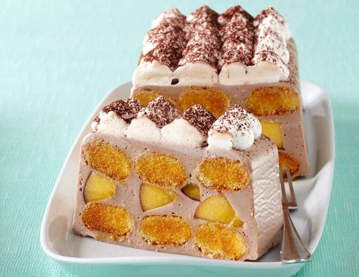 
    Prăjitură cu pișcoturi și piersici  