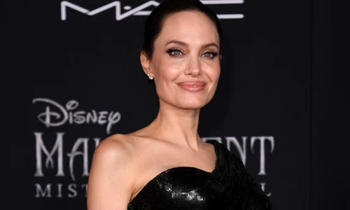 Angelina Jolie, tot mai slabă în ultimii ani jpeg