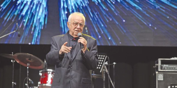 Alexandru Arşinel (79 de ani) joacă în mai multe spectacole, la Teatrul de Revistă ”Constantin Tănase” jpeg