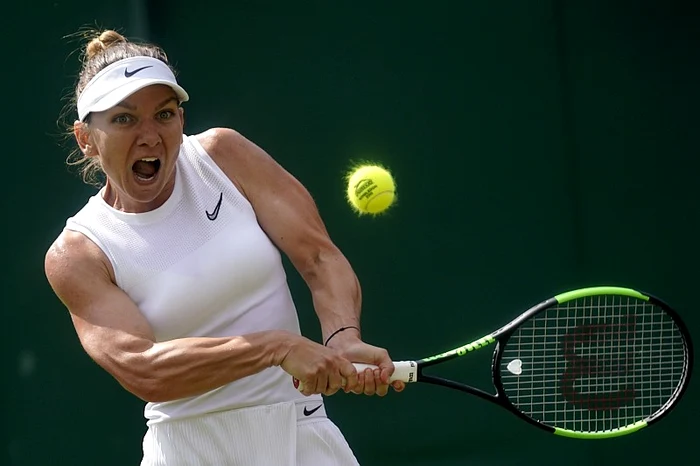 Simona Halep a tranșat în favoarea ei disputa cu Mihaela BuzărnescuFoto: EPA-EFE