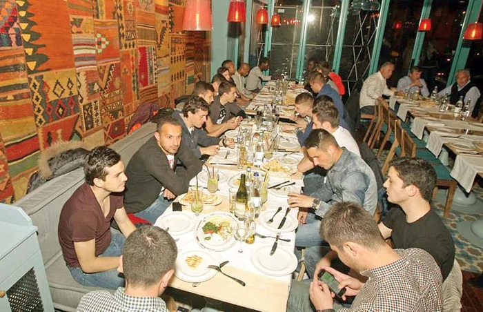
    Dinamoviştii au  petrecut câteva ore  la restaurantul cu  specific turcesc  