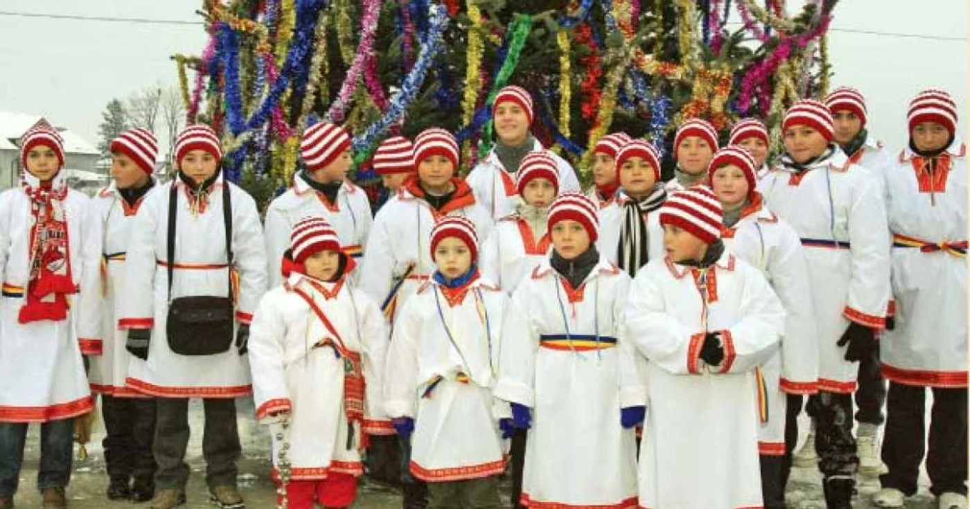 Copiii abia aşteaptă să-i colinde pe turişti