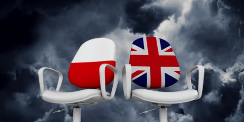 scaune în culorile drapelului polonia  Marea Britanie FOTO shutterstock jpg